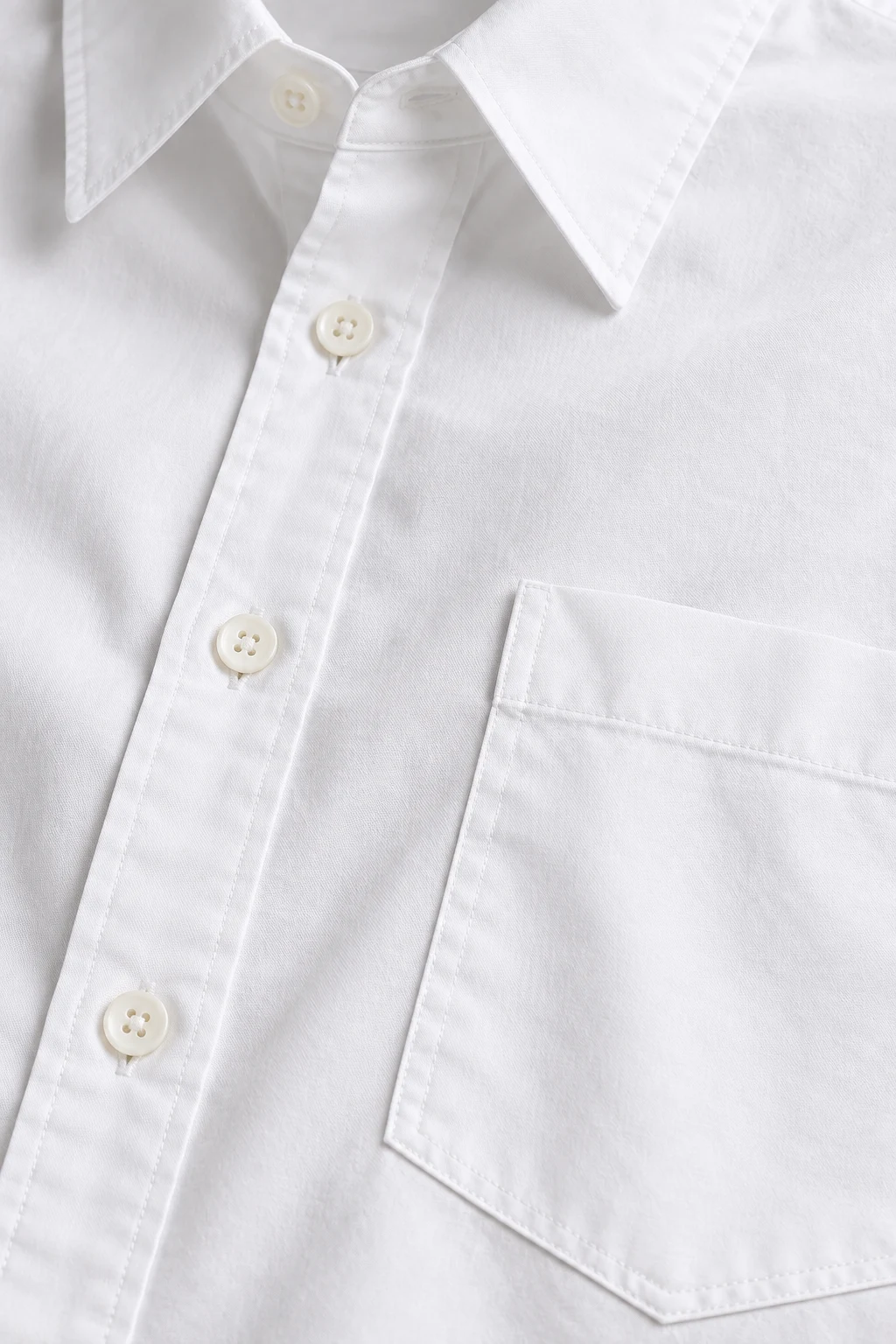 Oversized City Shirt in White — Material detail