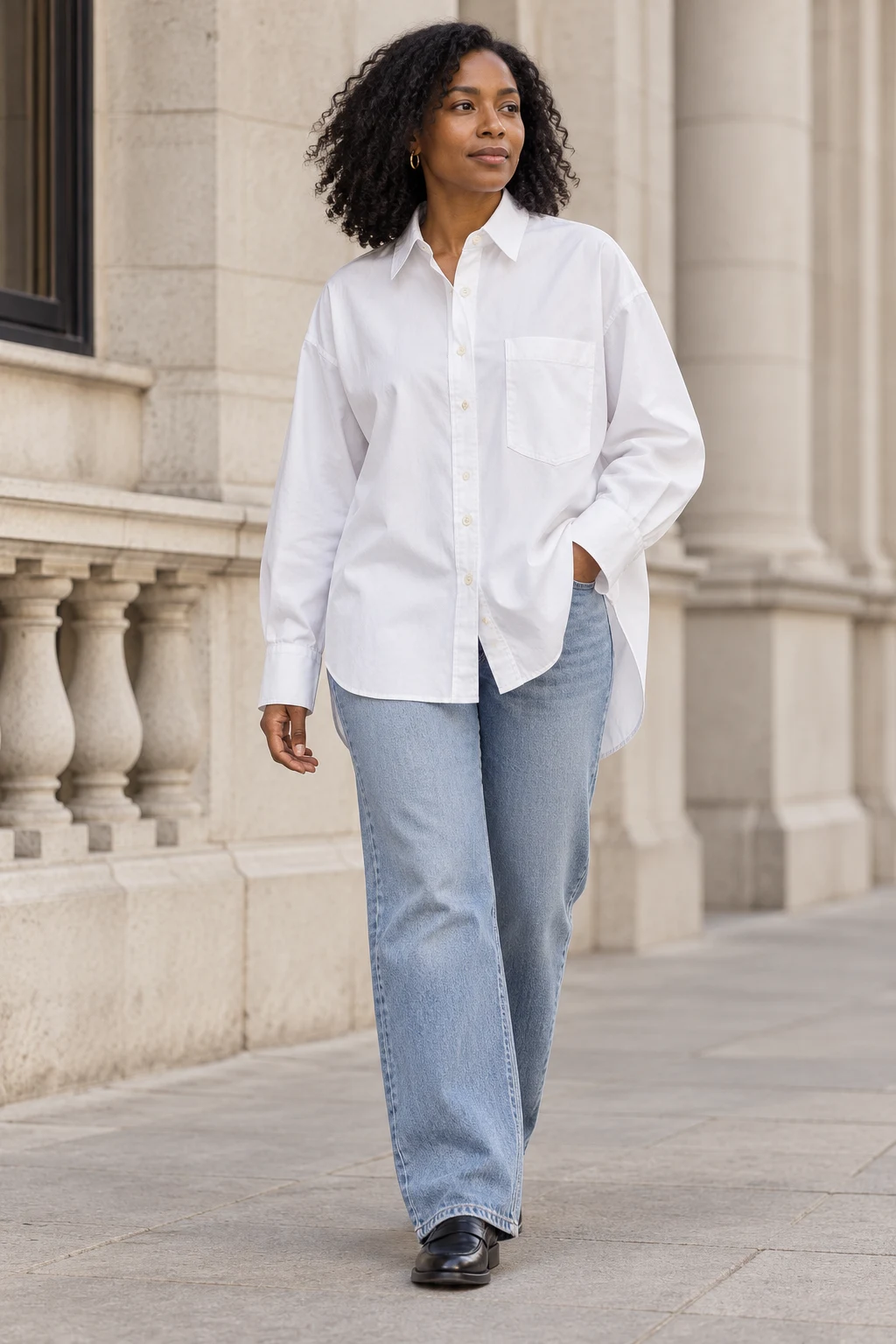 Oversized City Shirt in White — In the city
