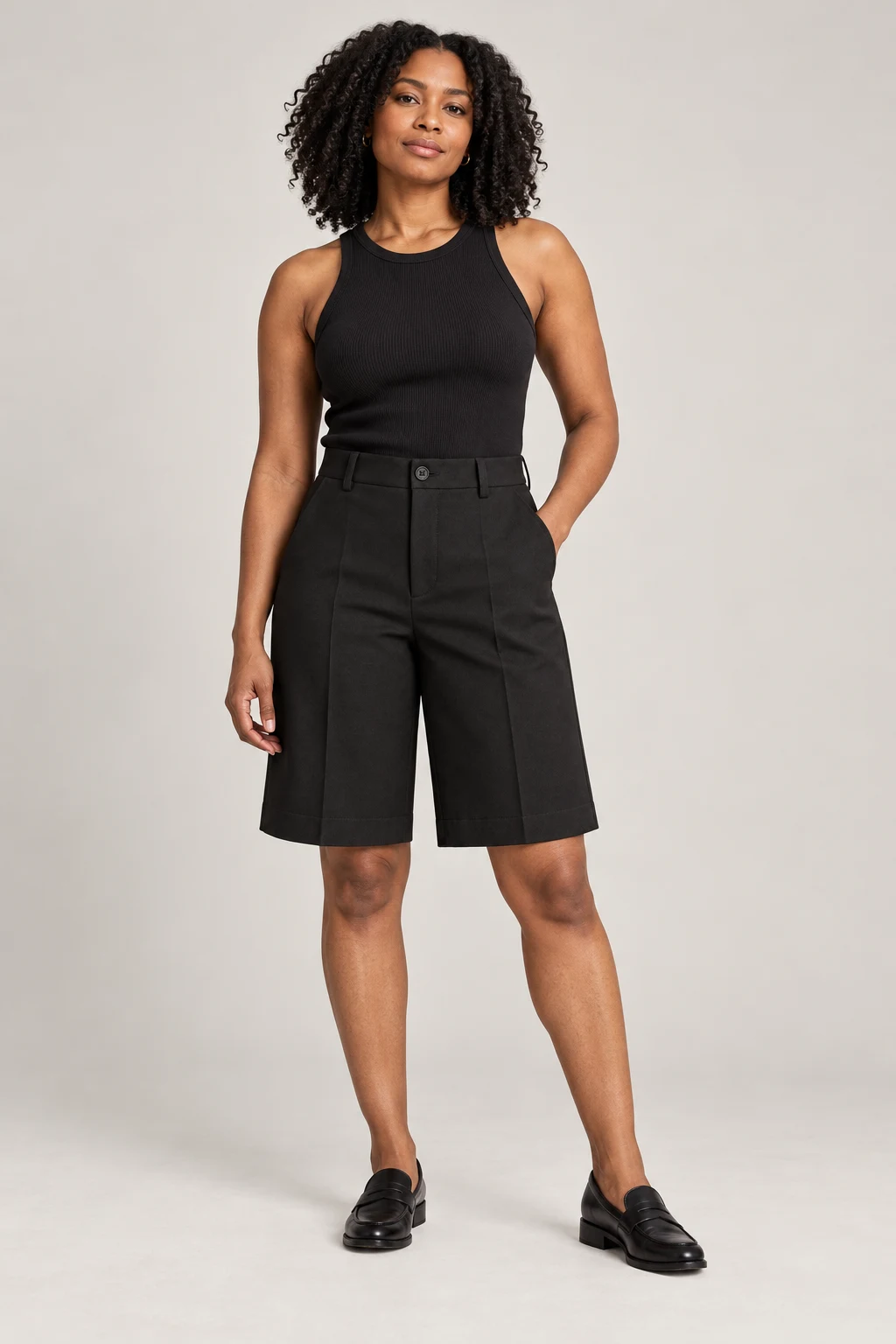 Tailored Bermuda Short in Ink black — On model