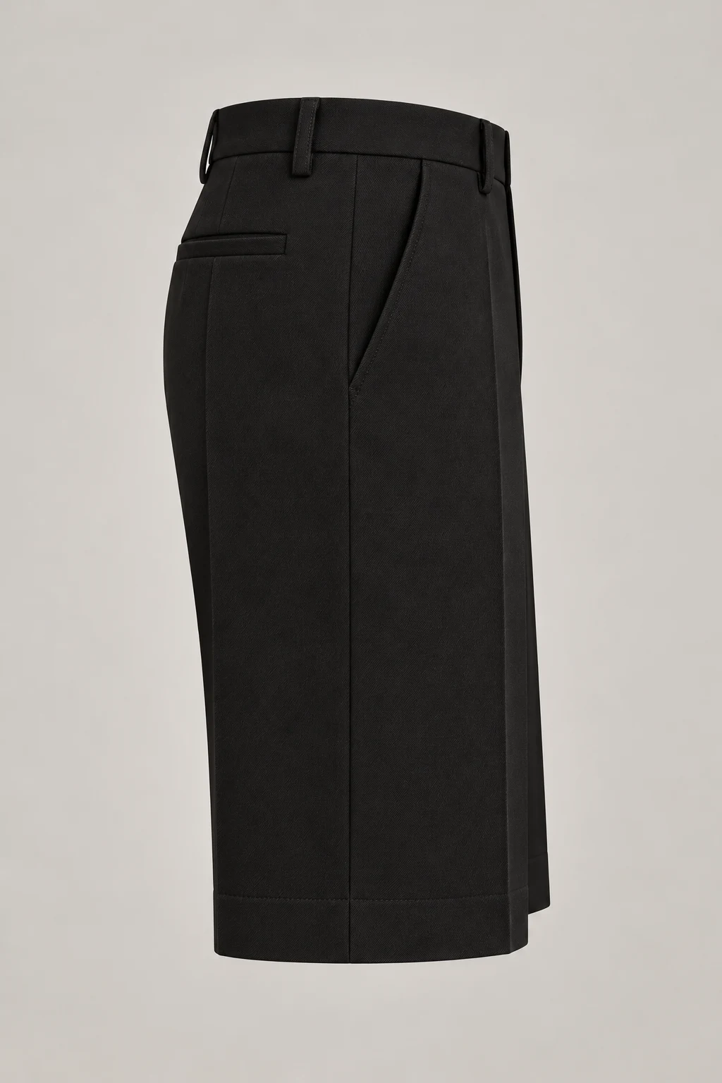 Tailored Bermuda Short in Ink black — Right side
