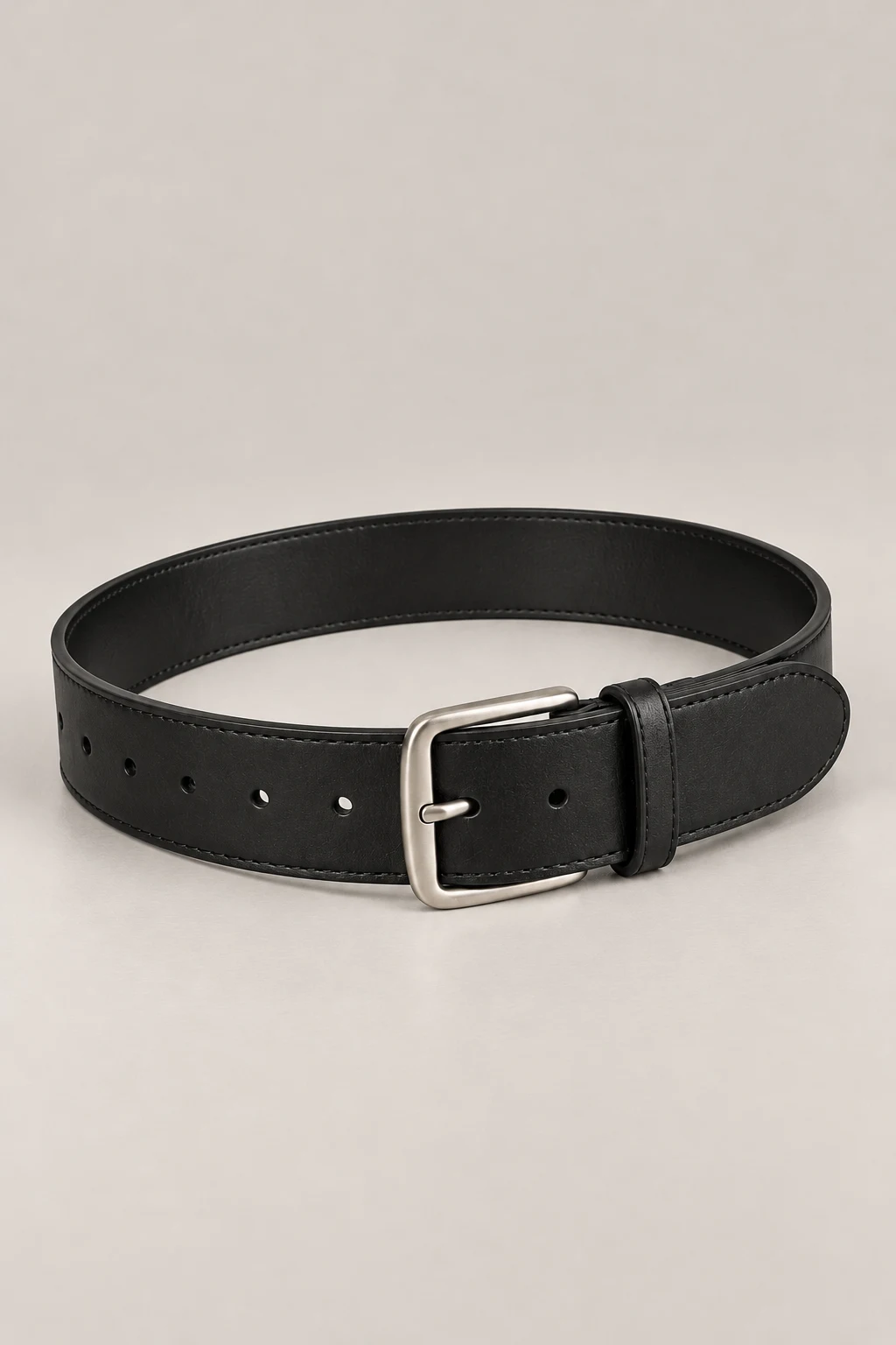 Minimal Buckle Belt in Ink black — Three-quarter
