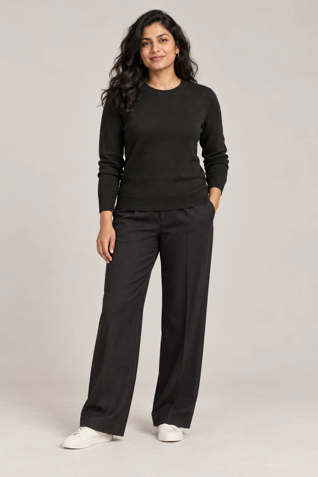 Fine-Handle Crew in Ink black — On model