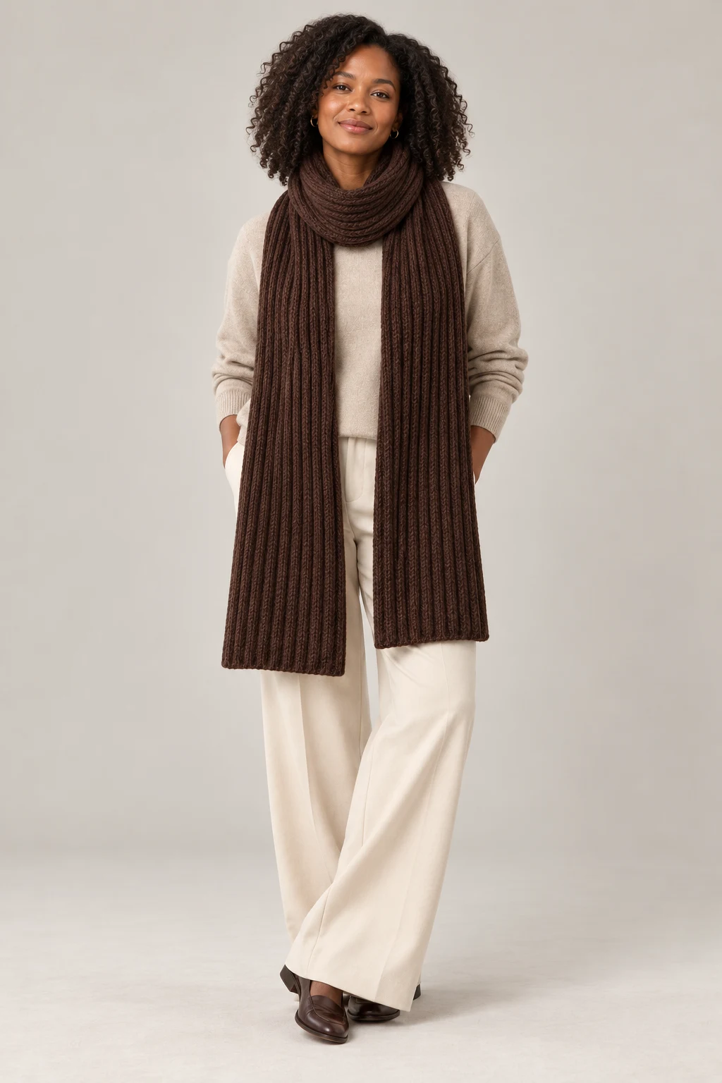 Wide Rib Scarf in Dark chocolate — On model